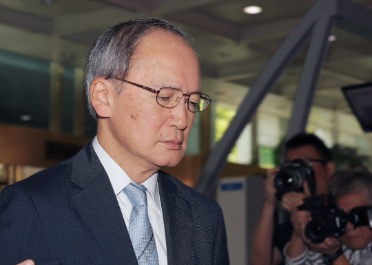 일본 정부가 예정대로 한국을 백색국가에서 제외한 28일 나가미네 야스마사 주한 일본대사가 서울 외교부 청사로 초치되고 있다. <연합뉴스>
